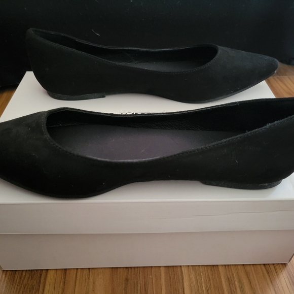 Woman's Flat Black Shoe - Picture 2 of 2